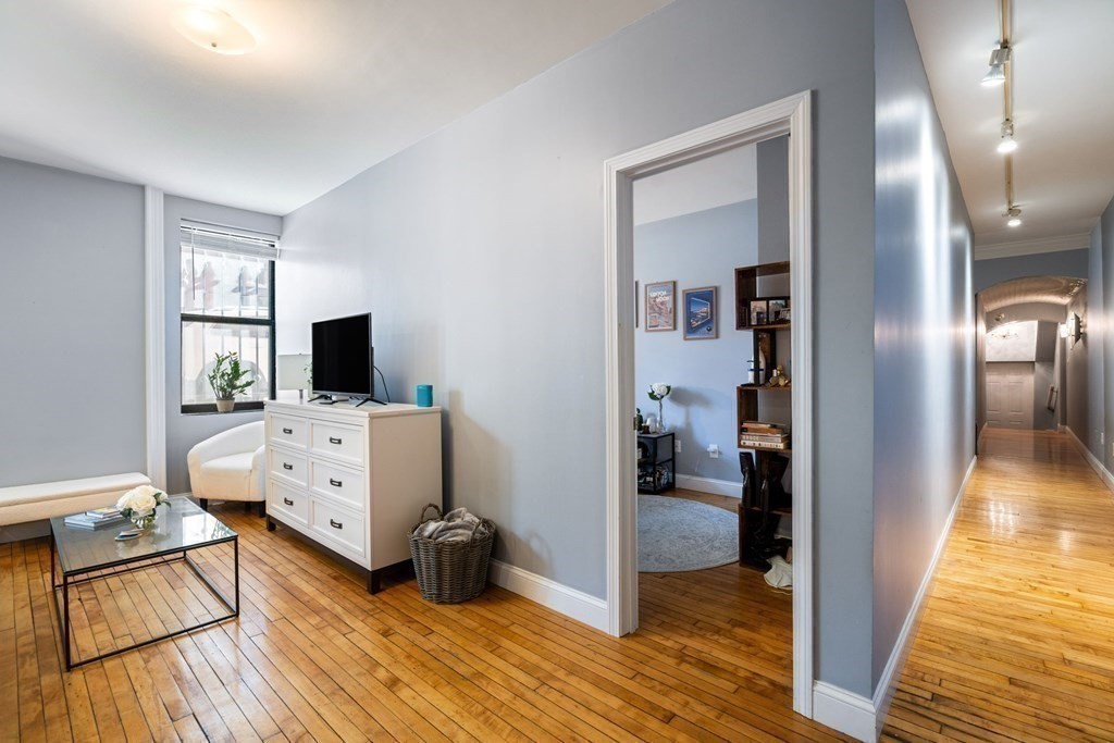 330 1/2 E Street Unit: 1