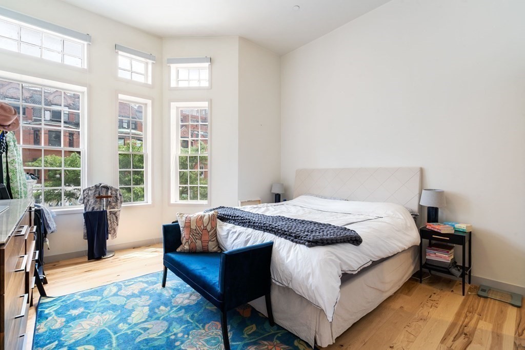 163 Newbury St # 1