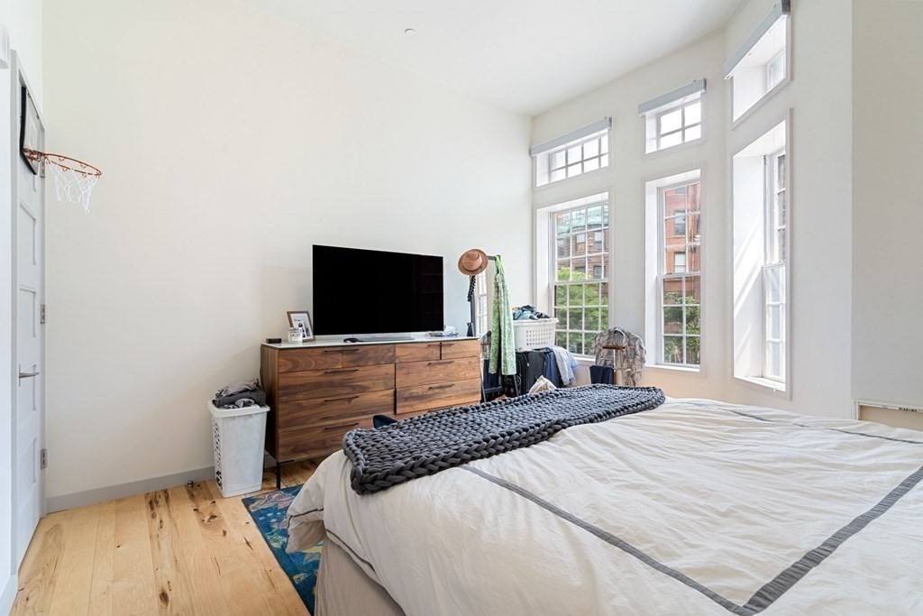 163 Newbury St # 1