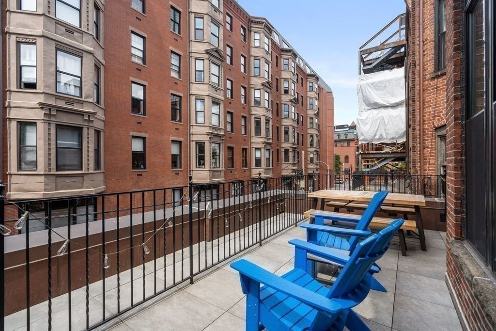 163 Newbury St # 1