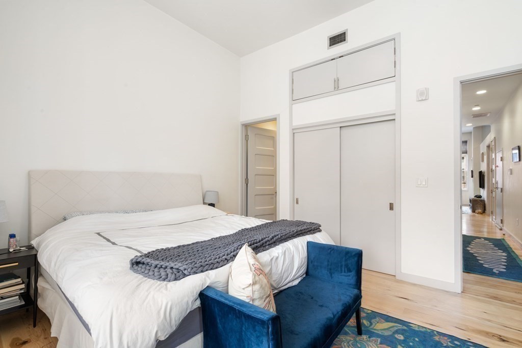 163 Newbury St # 1