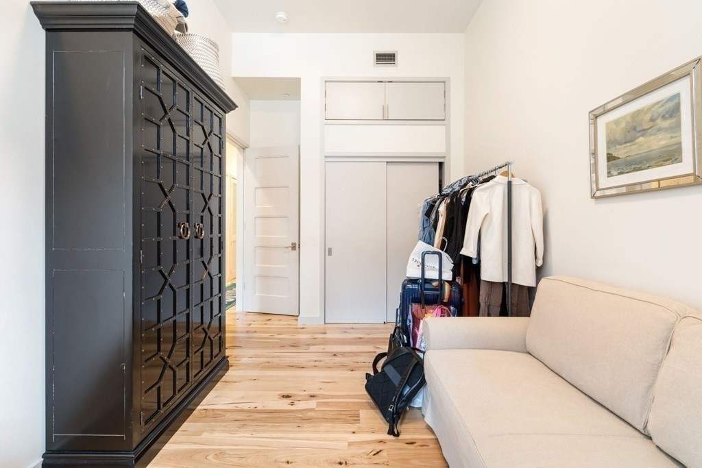163 Newbury St # 1