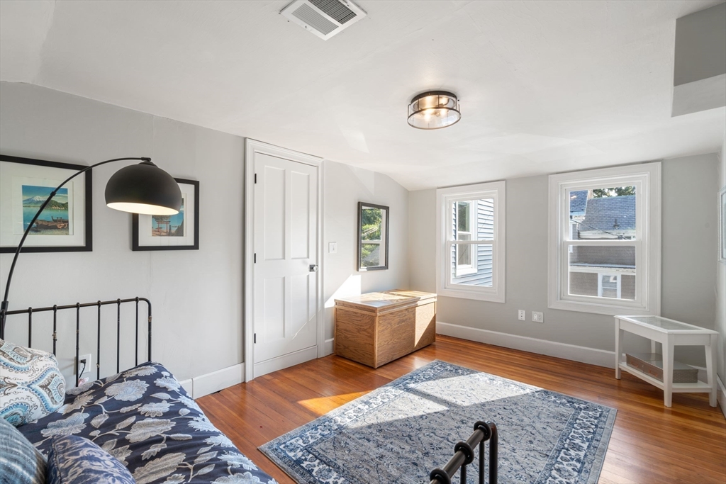 1075 Adams