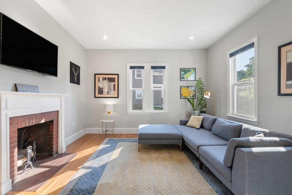 1075 Adams