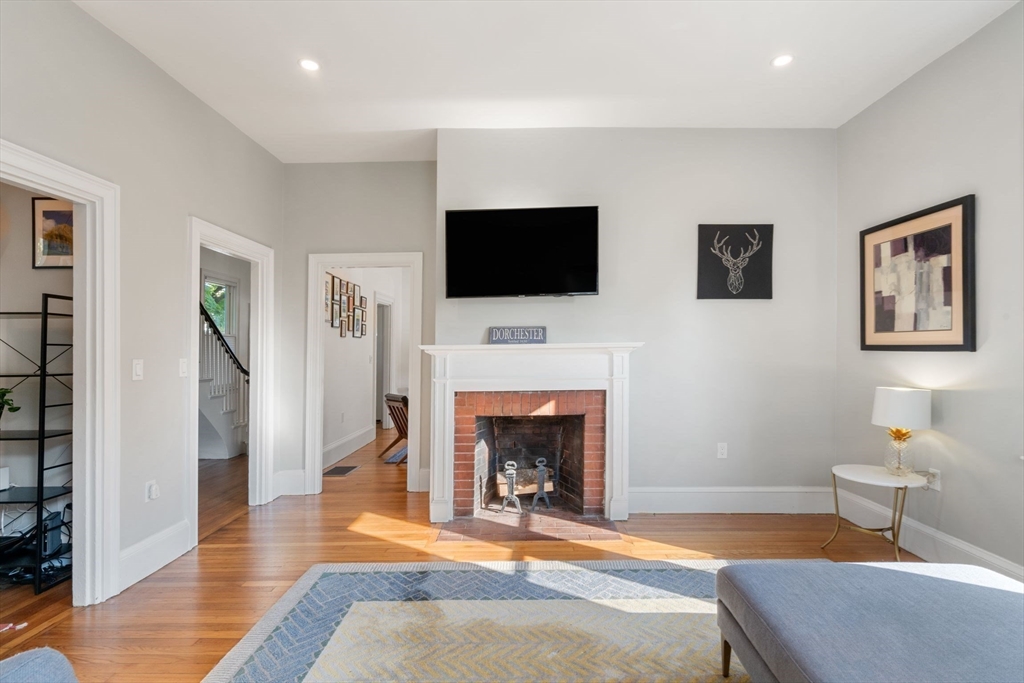 1075 Adams