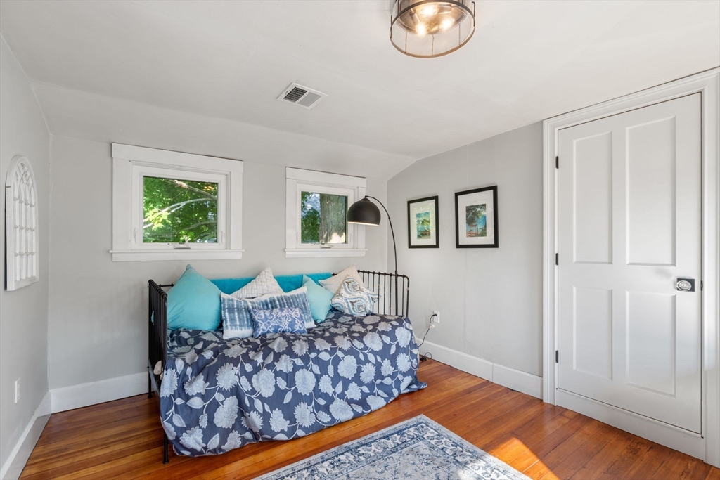 1075 Adams