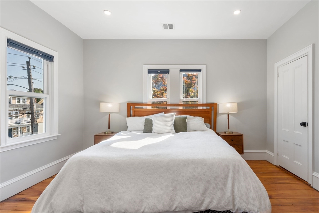 1075 Adams