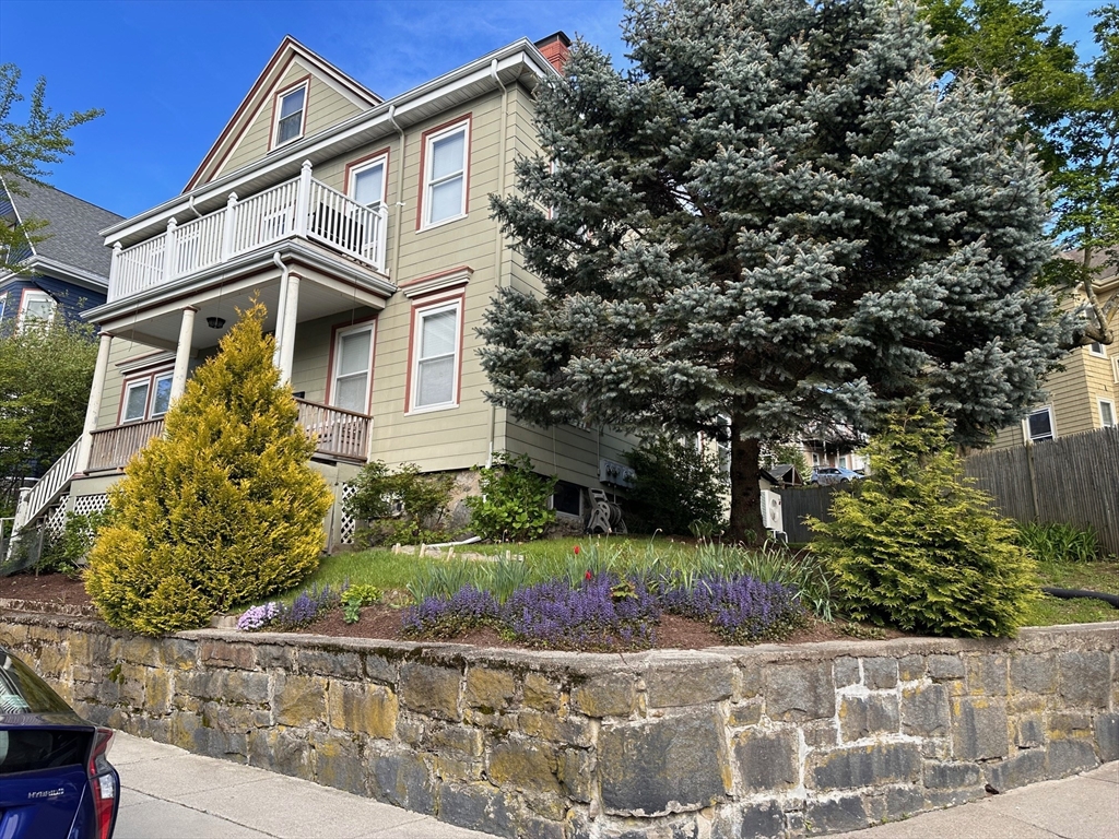 21 Wenham St # 1