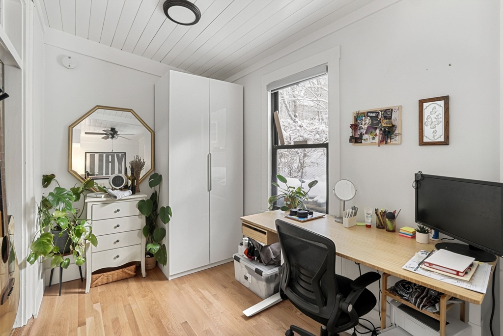 21 Wenham St # 1