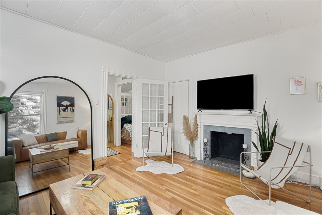 21 Wenham St # 1