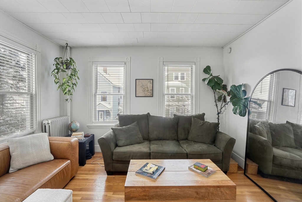 21 Wenham St # 1