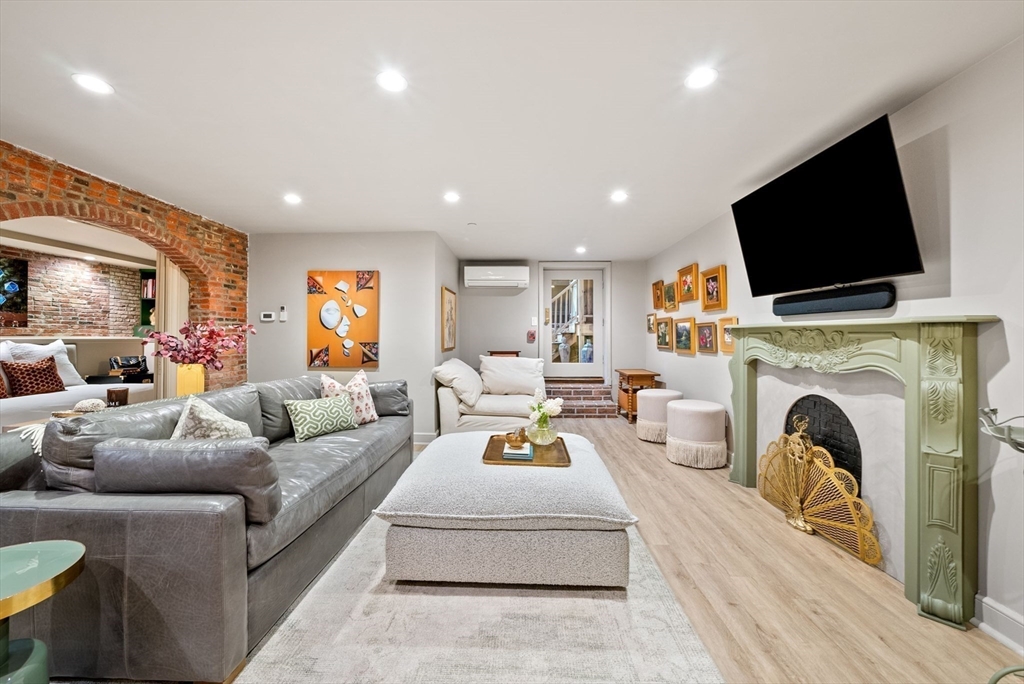 34 Hancock St # 1B