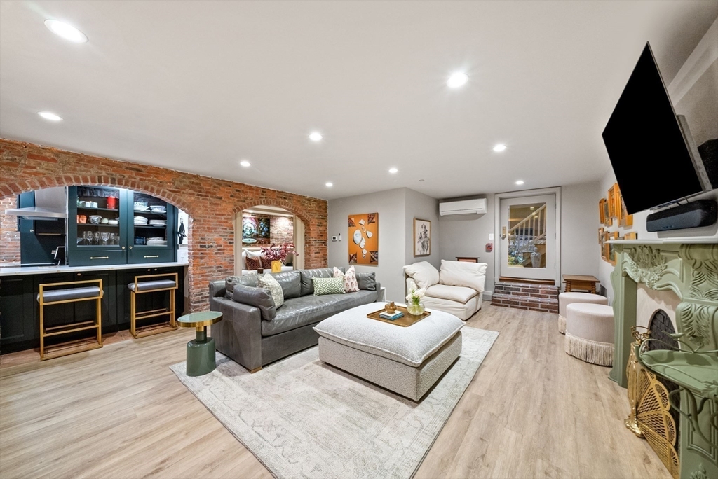 34 Hancock St # 1B