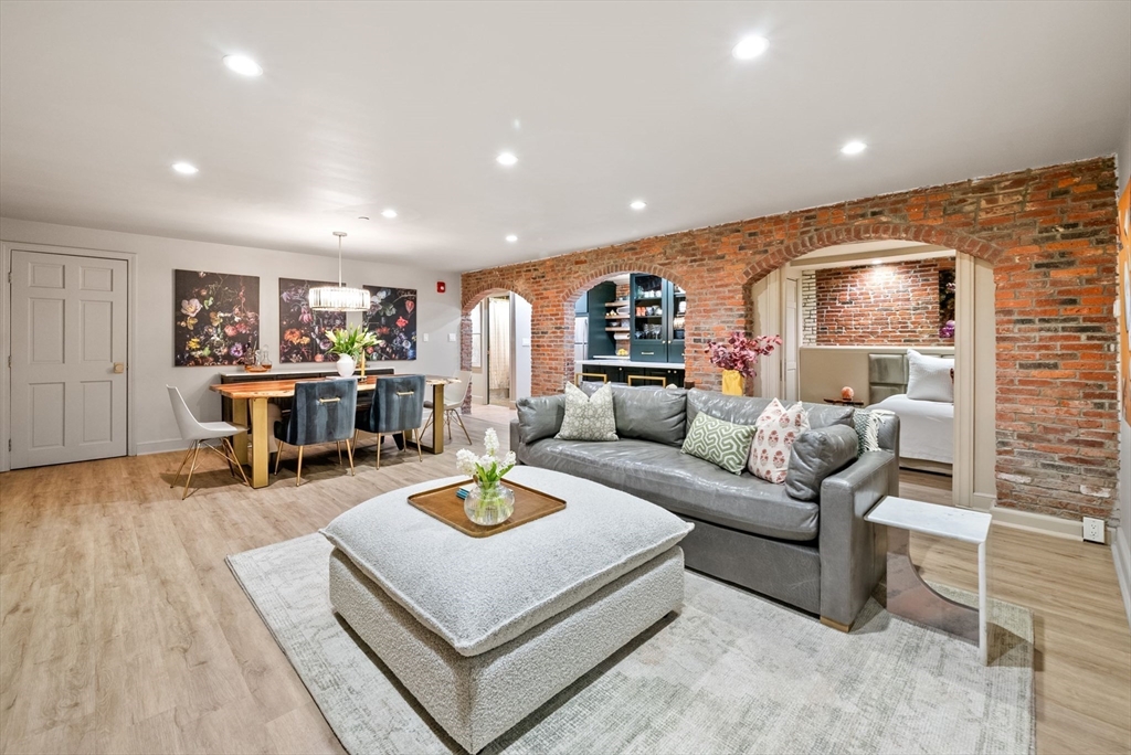 34 Hancock St # 1B