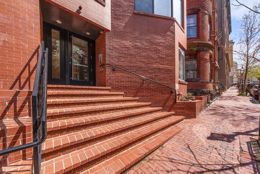 34 Hancock St # 2B