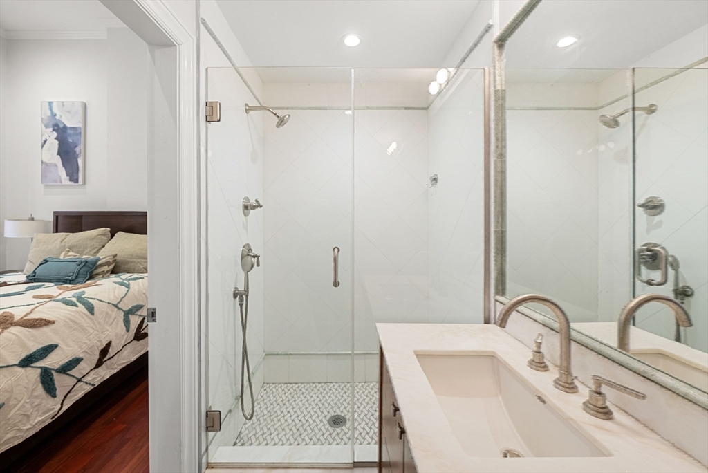 34 Hancock St # 2B