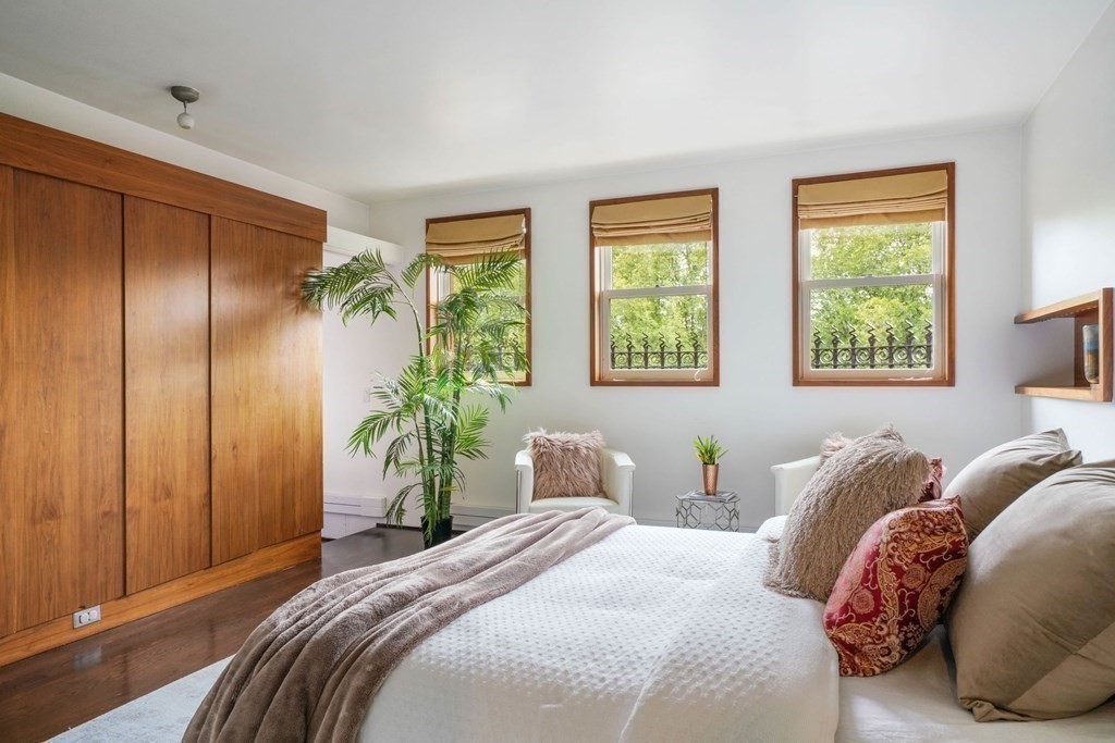 132 Commonwealth Ave Unit: 9PH