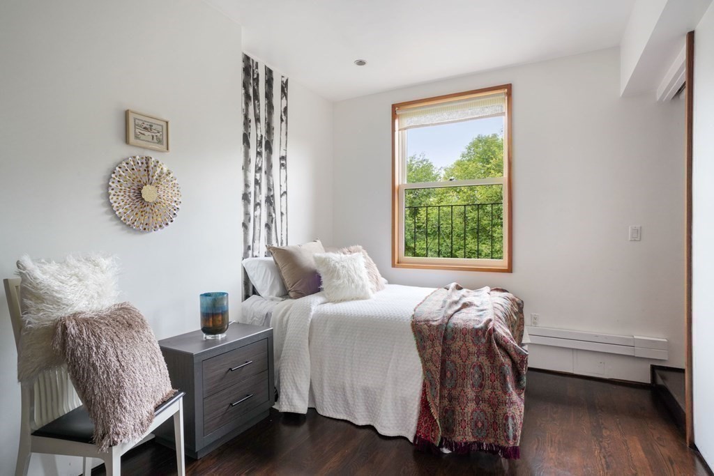 132 Commonwealth Ave Unit: 9PH