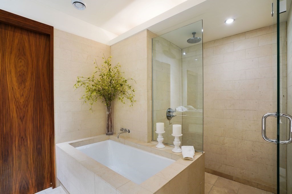 132 Commonwealth Ave Unit: 9PH