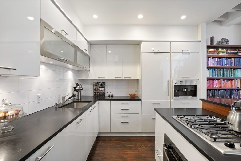 132 Commonwealth Ave Unit: 9PH
