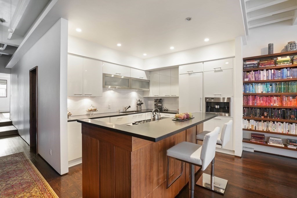 132 Commonwealth Ave Unit: 9PH