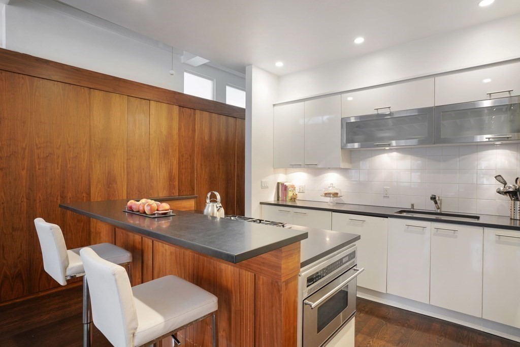 132 Commonwealth Ave Unit: 9PH