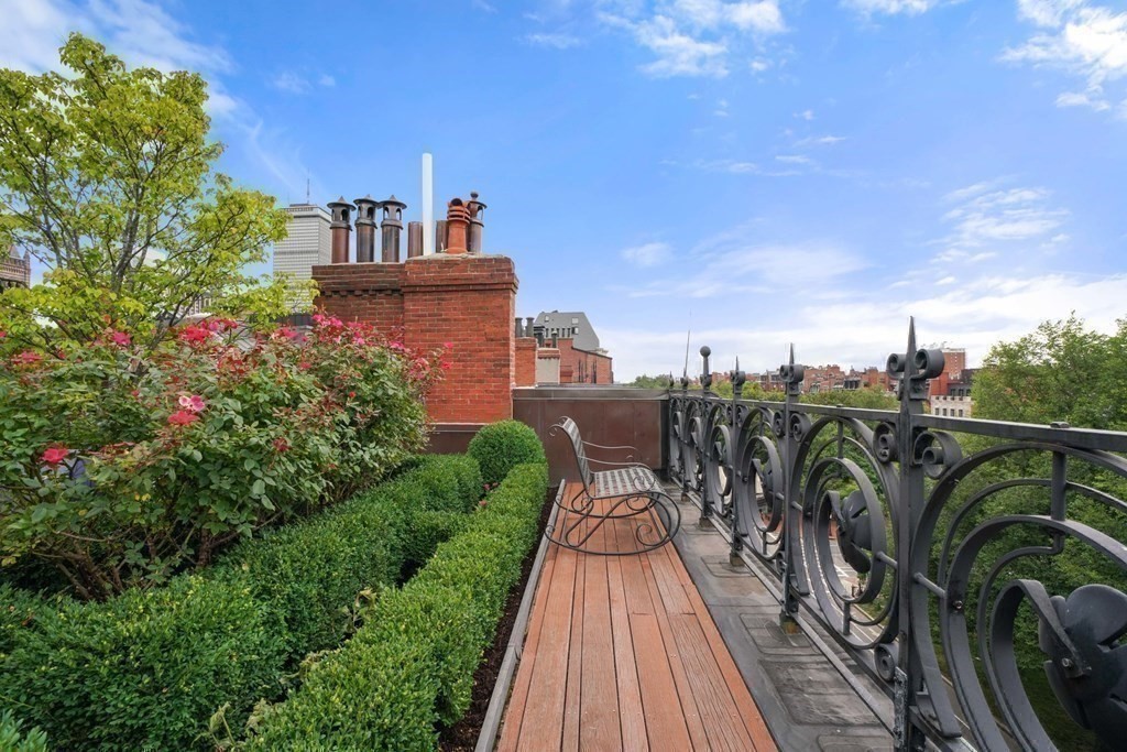 132 Commonwealth Ave Unit: 9PH