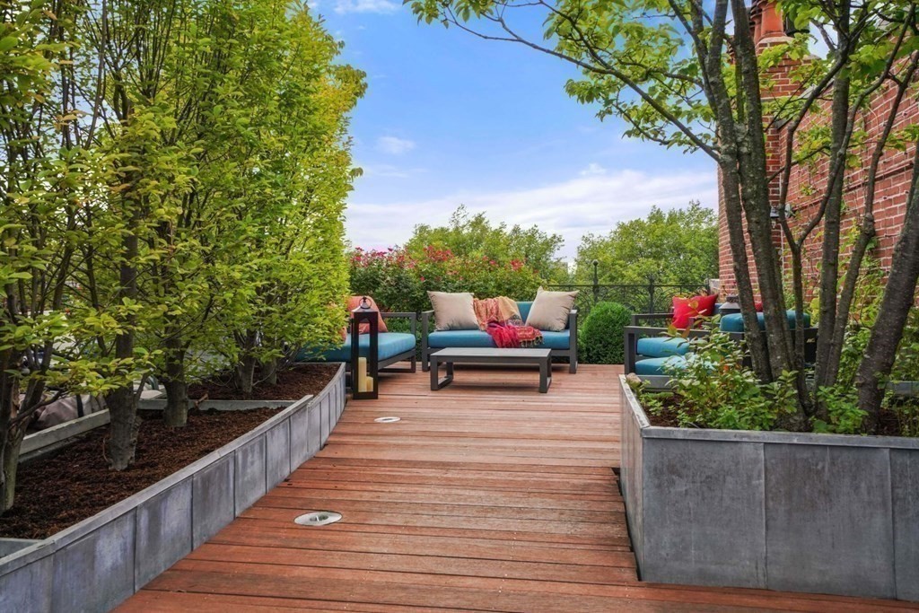 132 Commonwealth Ave Unit: 9PH