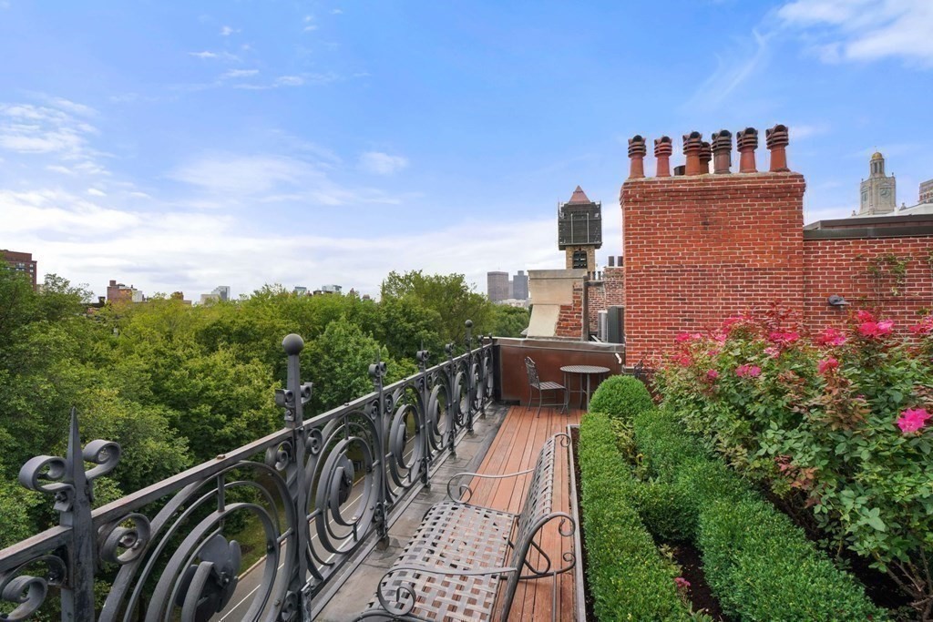 132 Commonwealth Ave Unit: 9PH