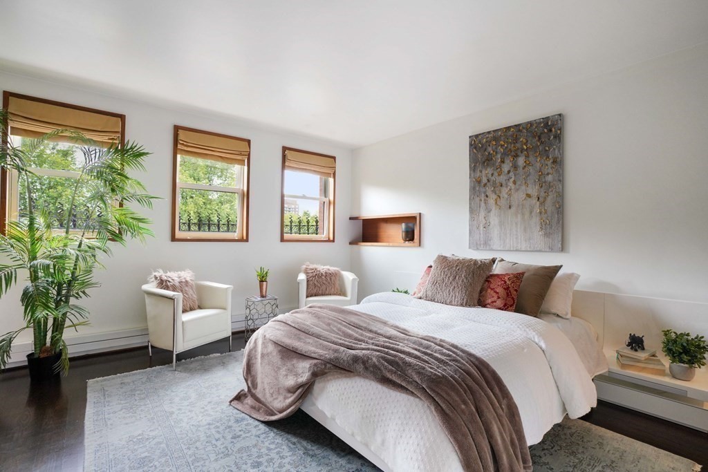 132 Commonwealth Ave Unit: 9PH