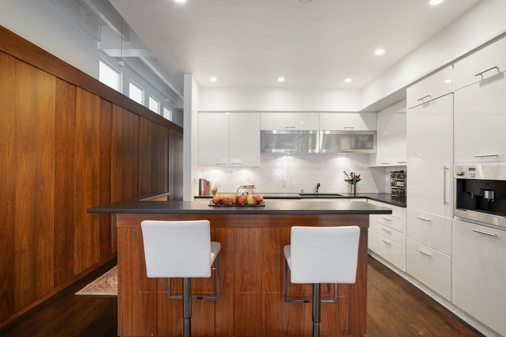 132 Commonwealth Ave Unit: 9PH