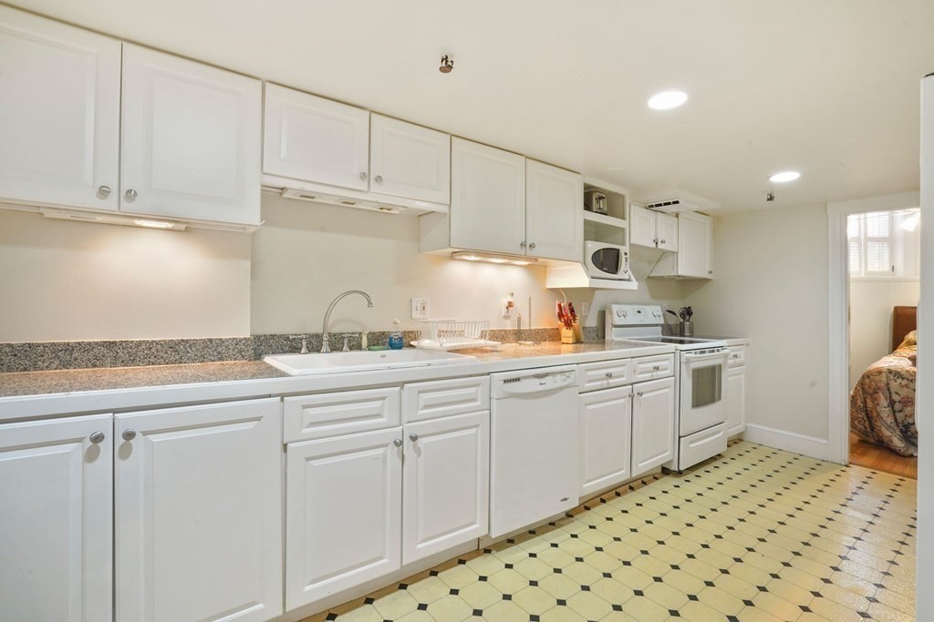 296 Marlborough St. # 1