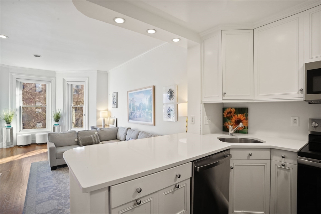 76 Marlborough St # 3