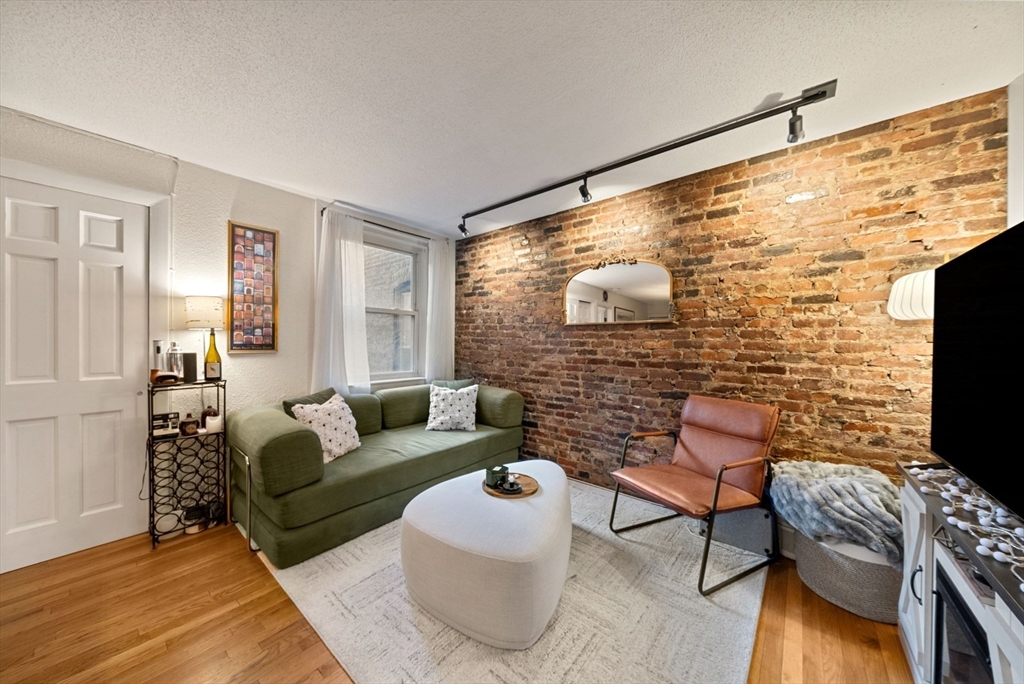 10 Henchman St # 2R