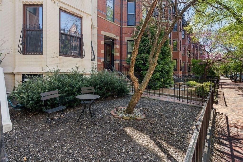 296 Marlborough St # 2