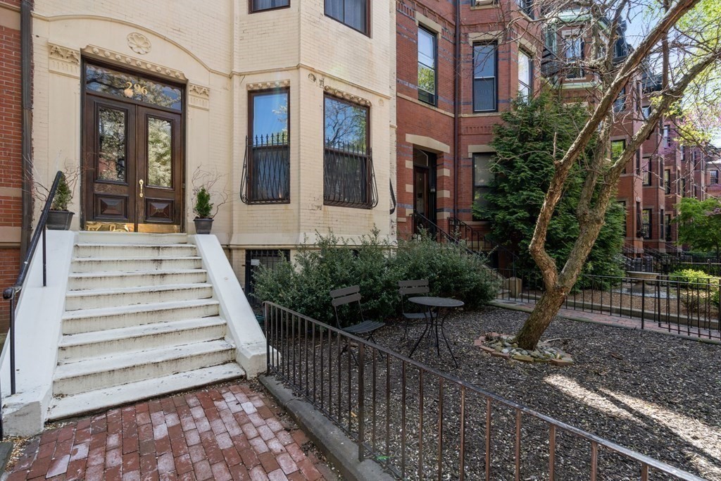 296 Marlborough St # 2