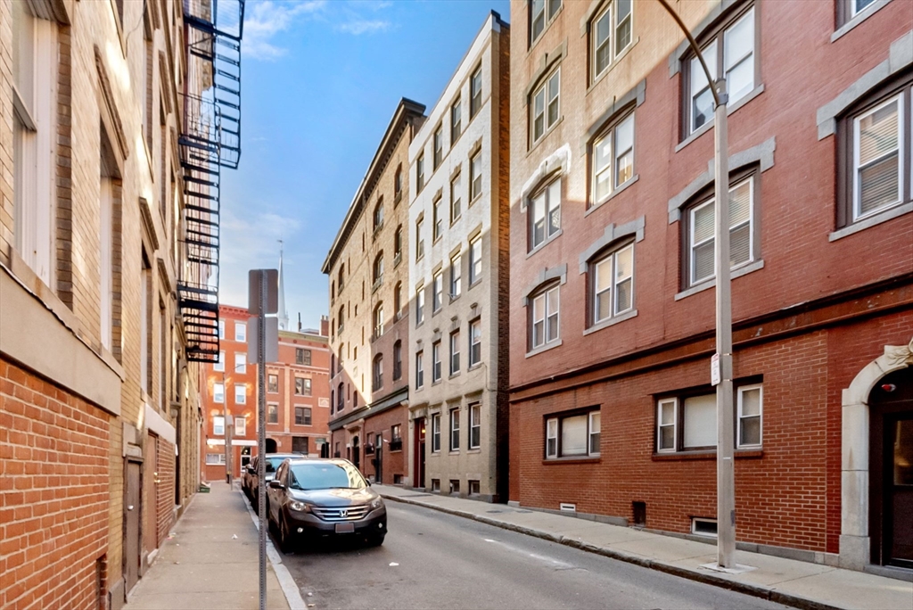 10 Henchman St # 2R