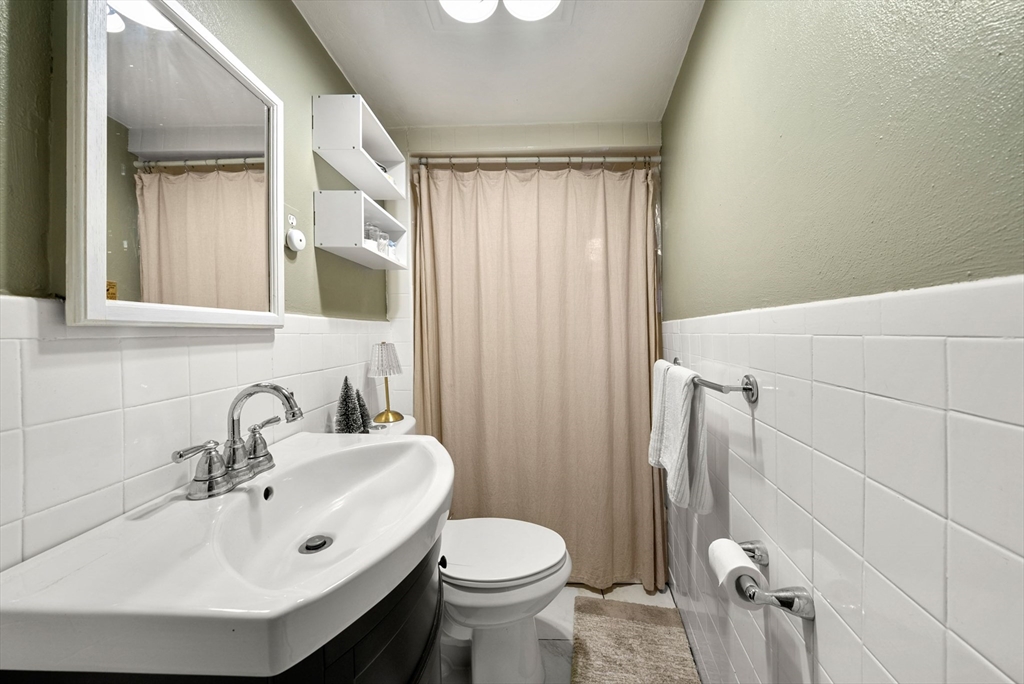 10 Henchman St # 2R