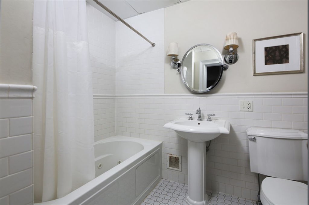 296 Marlborough St # 4