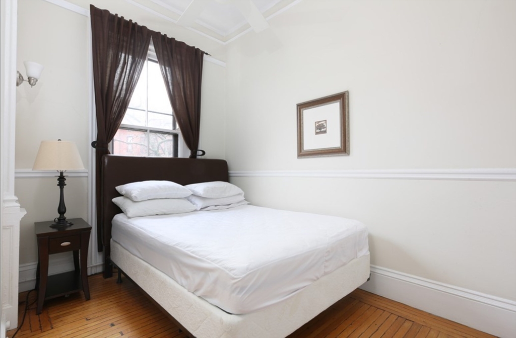 296 Marlborough St # 4