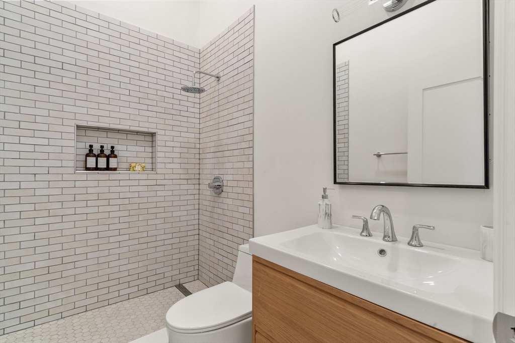 116 W Concord St # 4