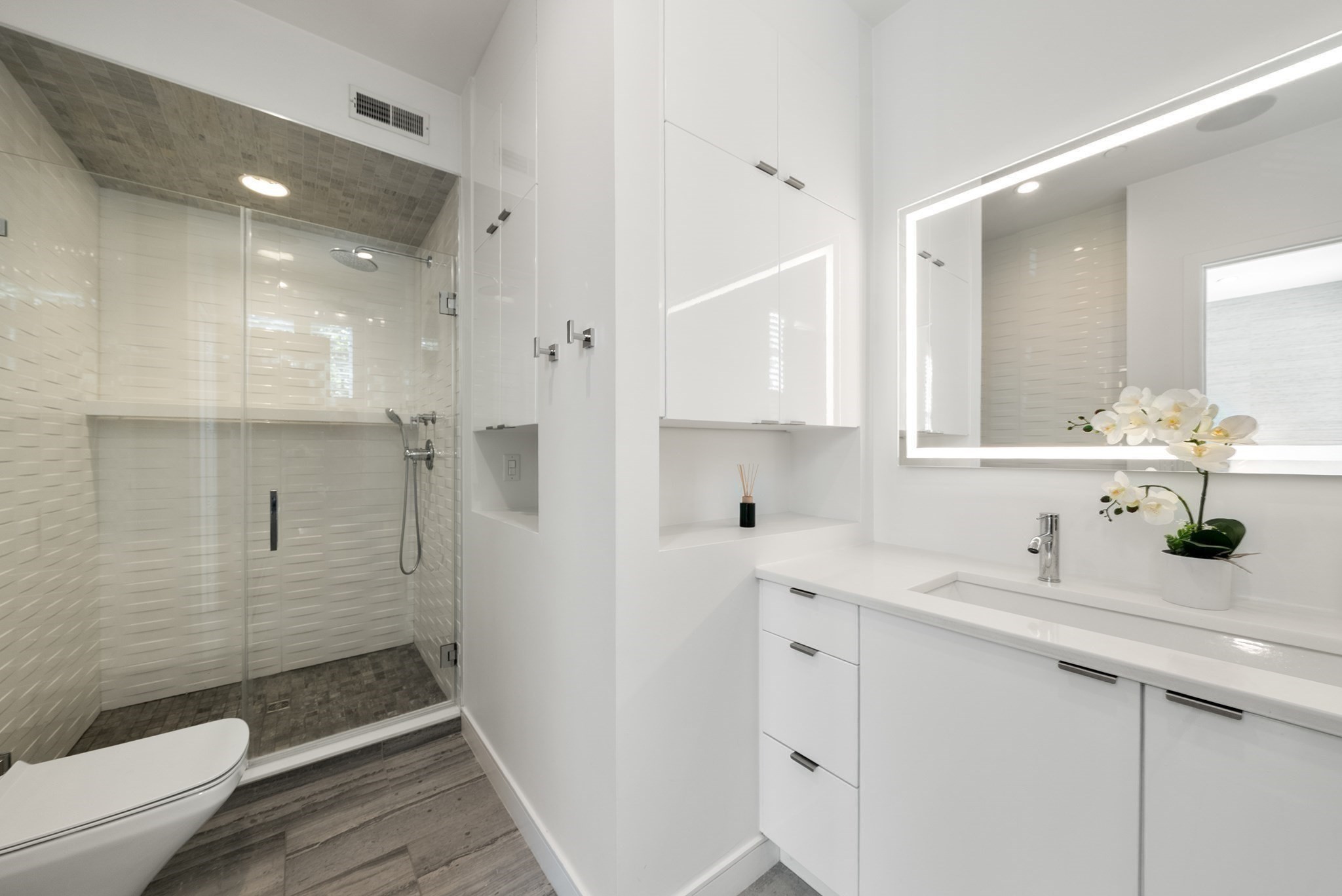 429 Columbus Ave # 2
