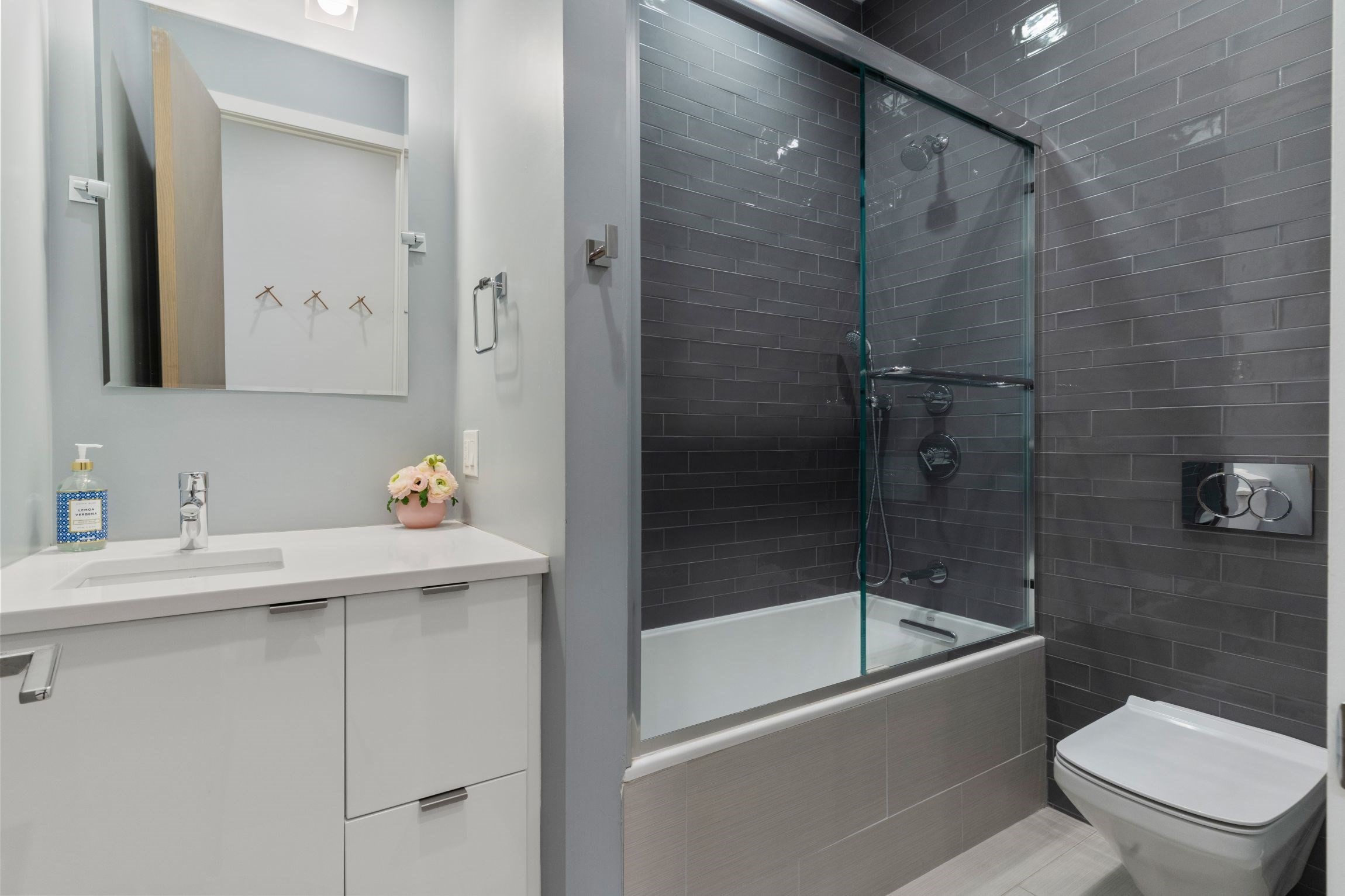 429 Columbus Ave # 2