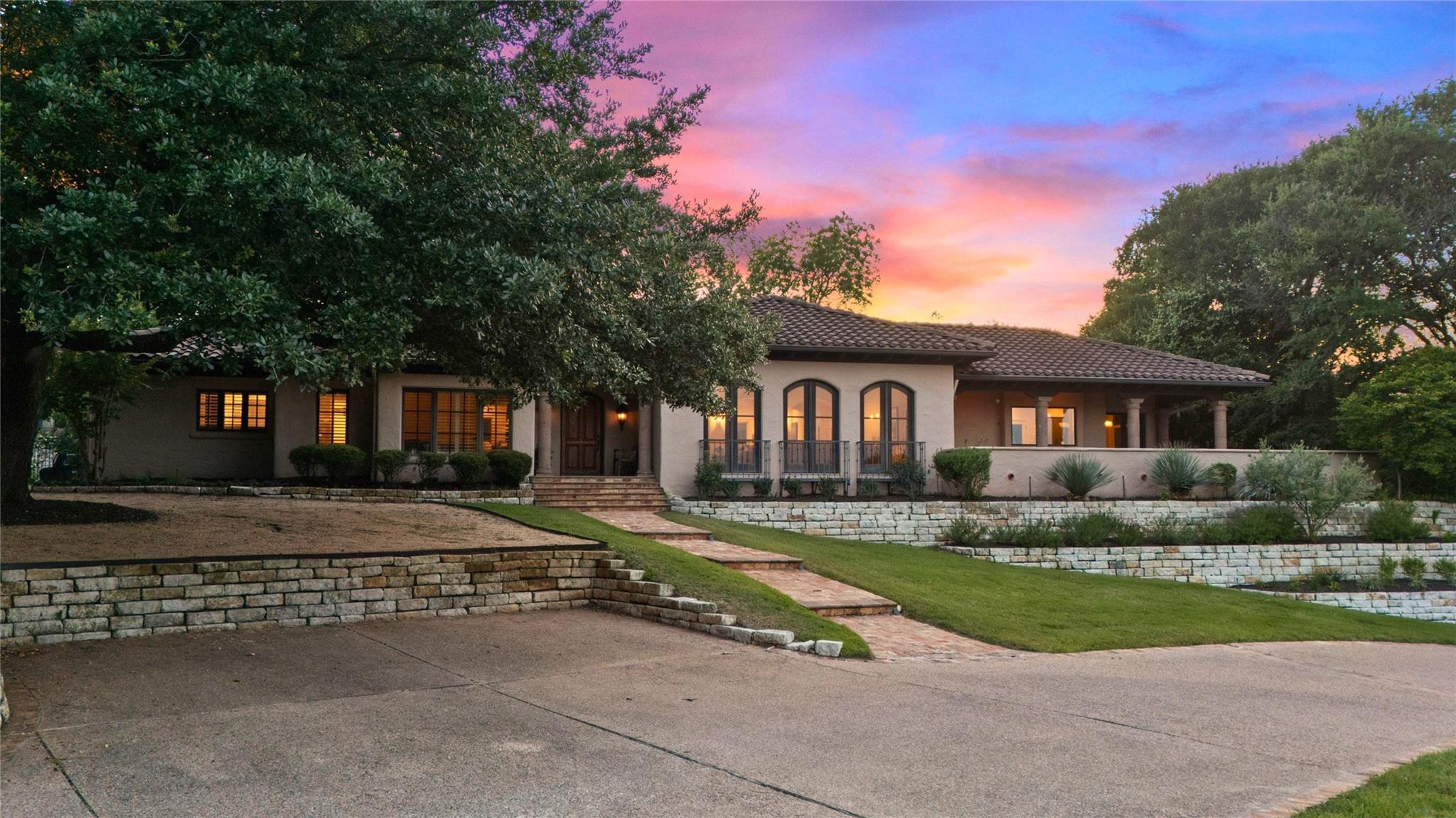Timeless Spanish Mediterranean in Las Lomas