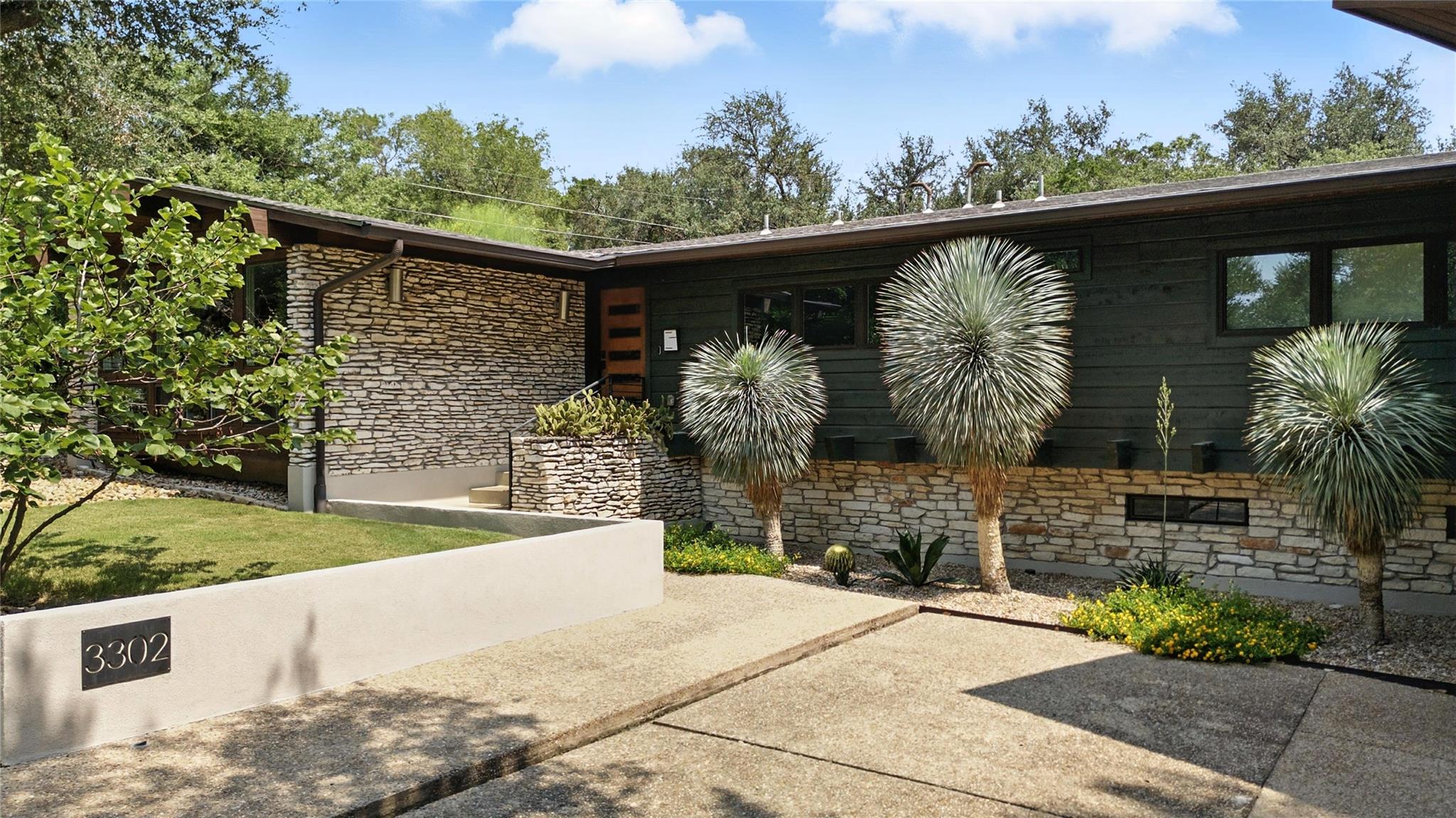 Balcones Mid-Century Modern Oasis