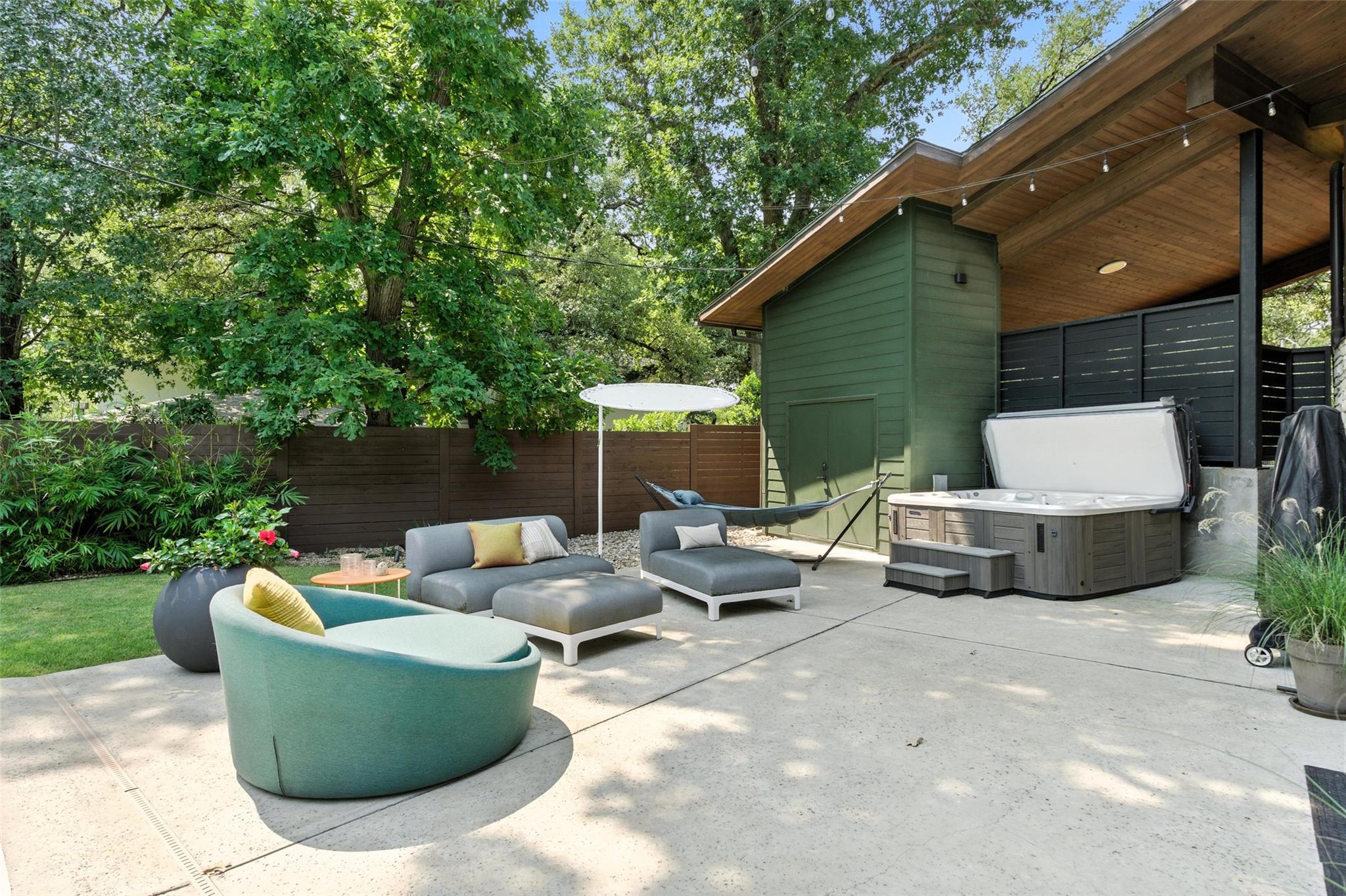 Balcones Mid-Century Modern Oasis