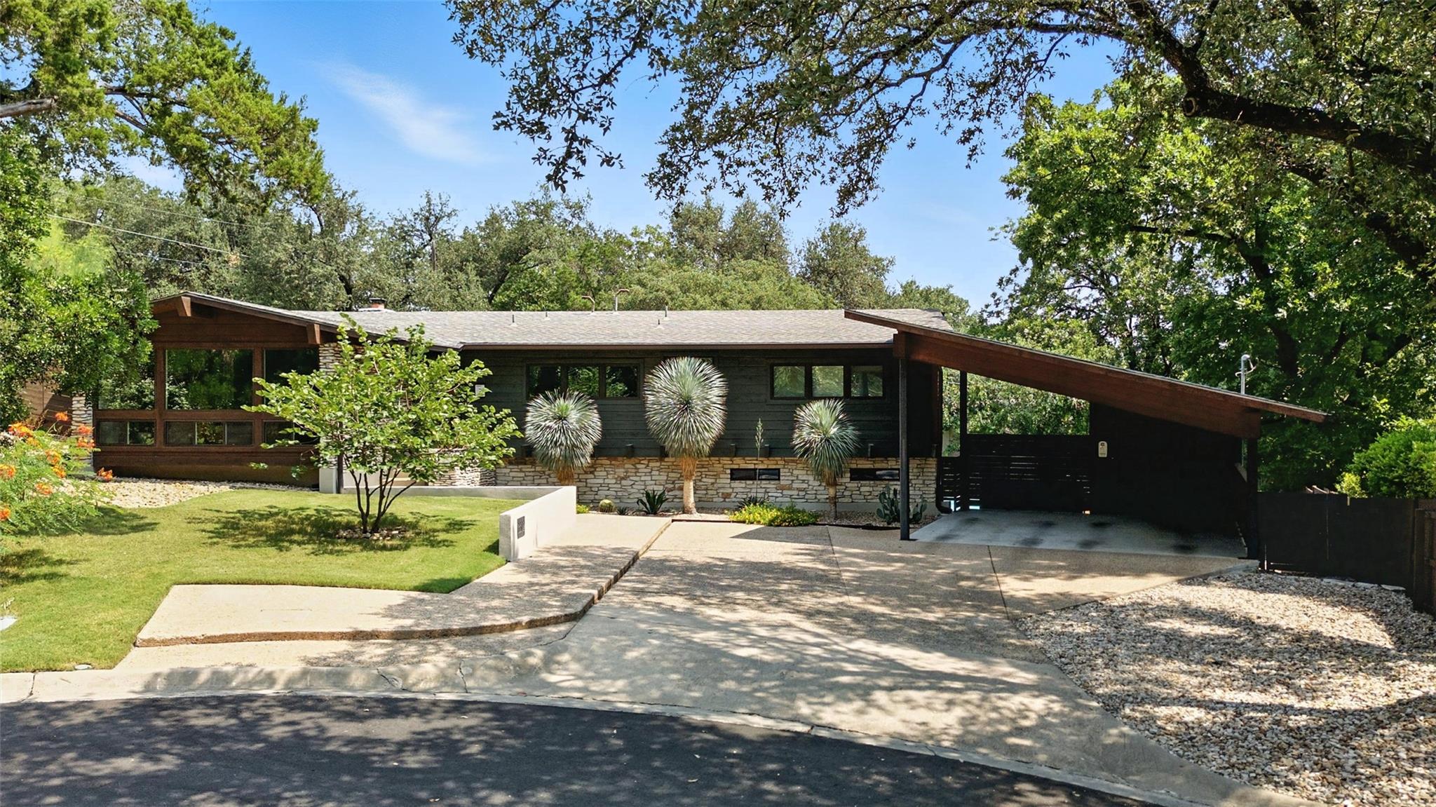 Balcones Mid-Century Modern Oasis