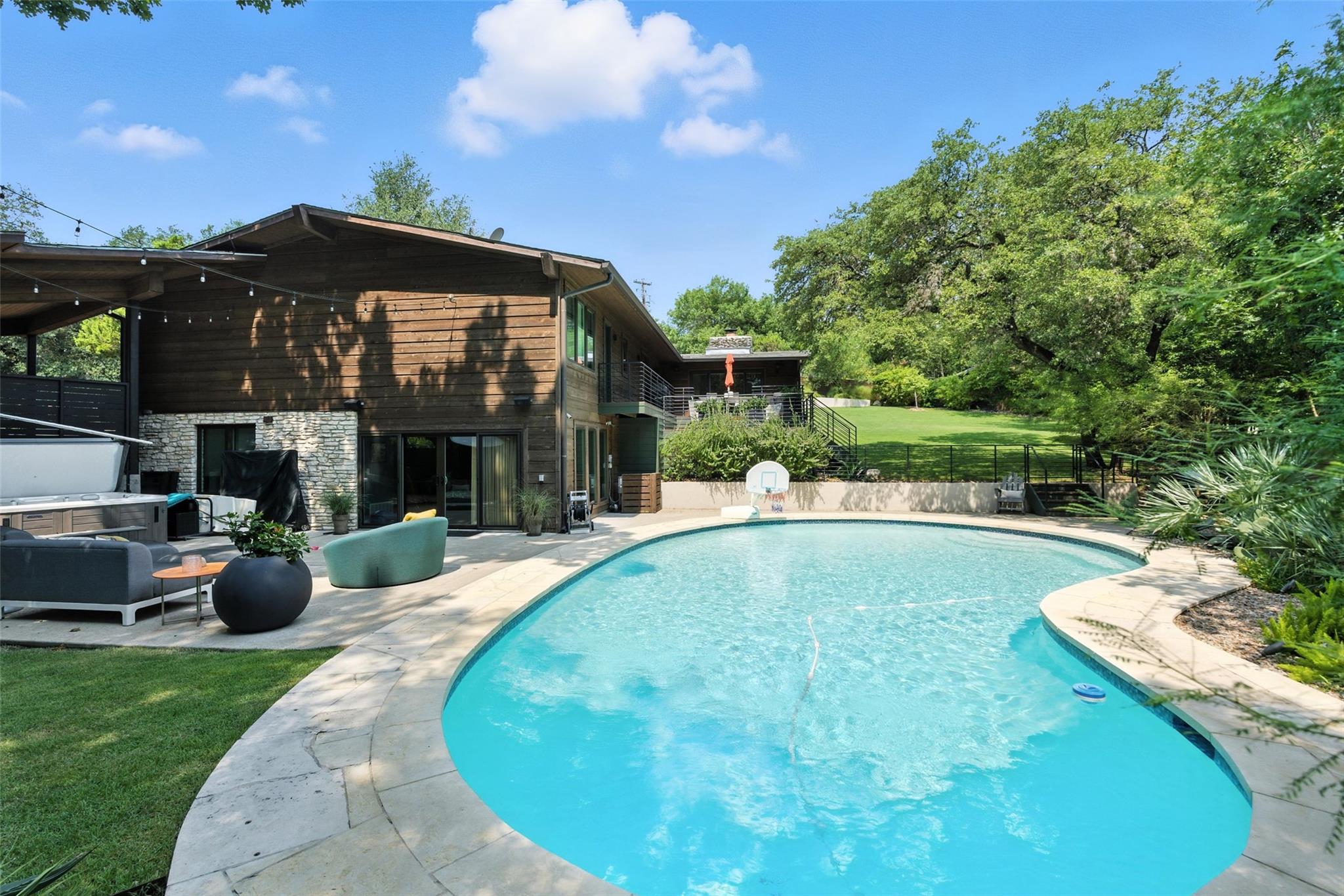 Balcones Mid-Century Modern Oasis