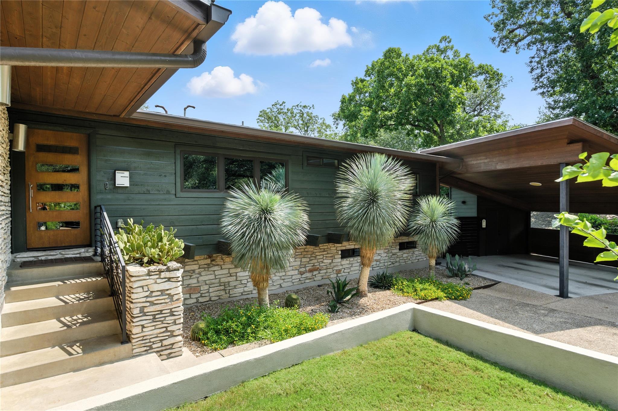 Balcones Mid-Century Modern Oasis