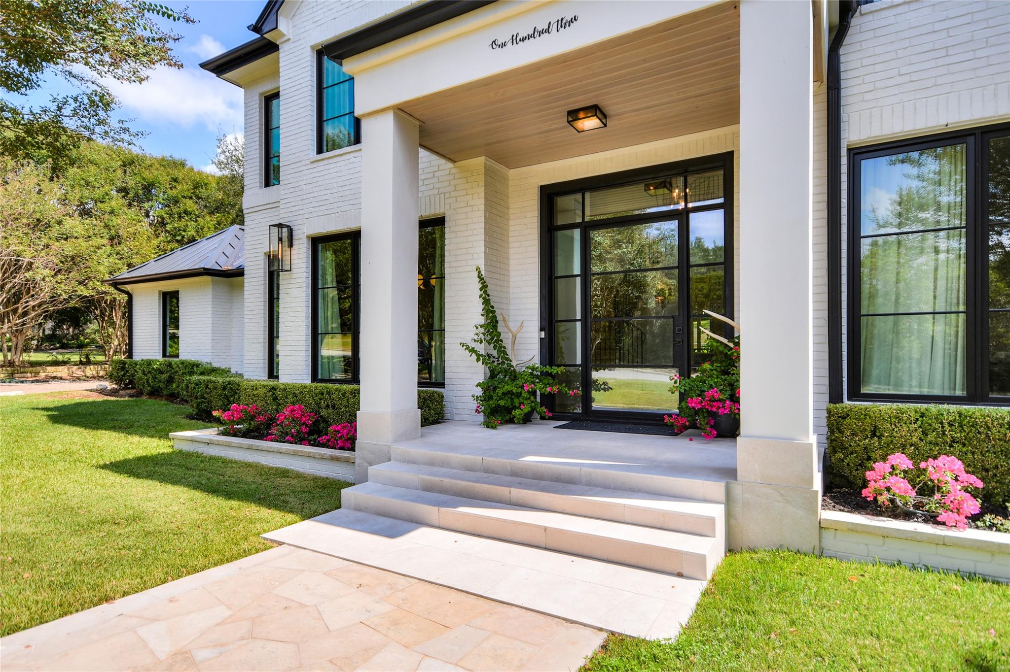 103 Las Lomas DR